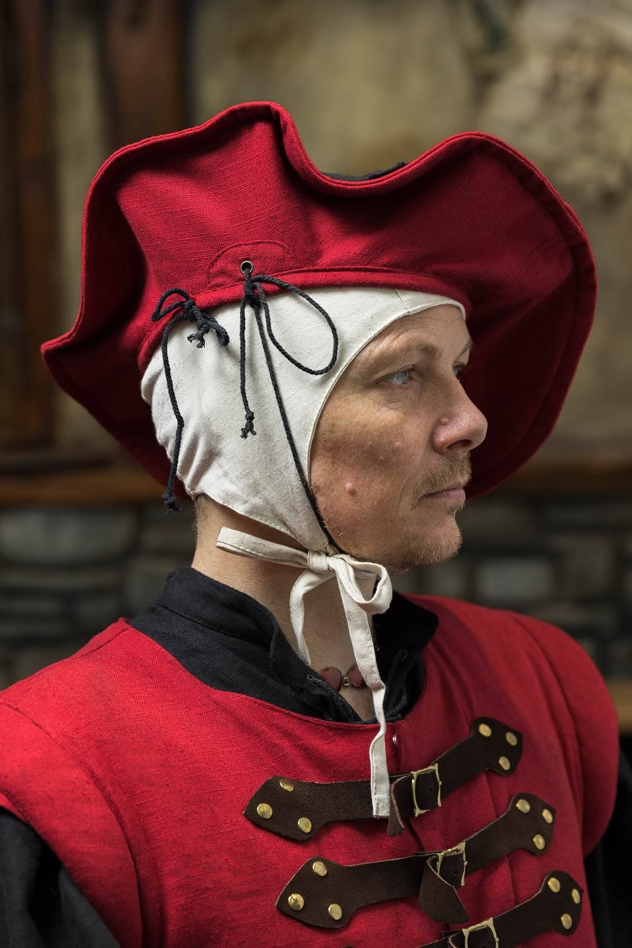 Warhammer Armoury Imperial Hat Type C Dark Red/Black