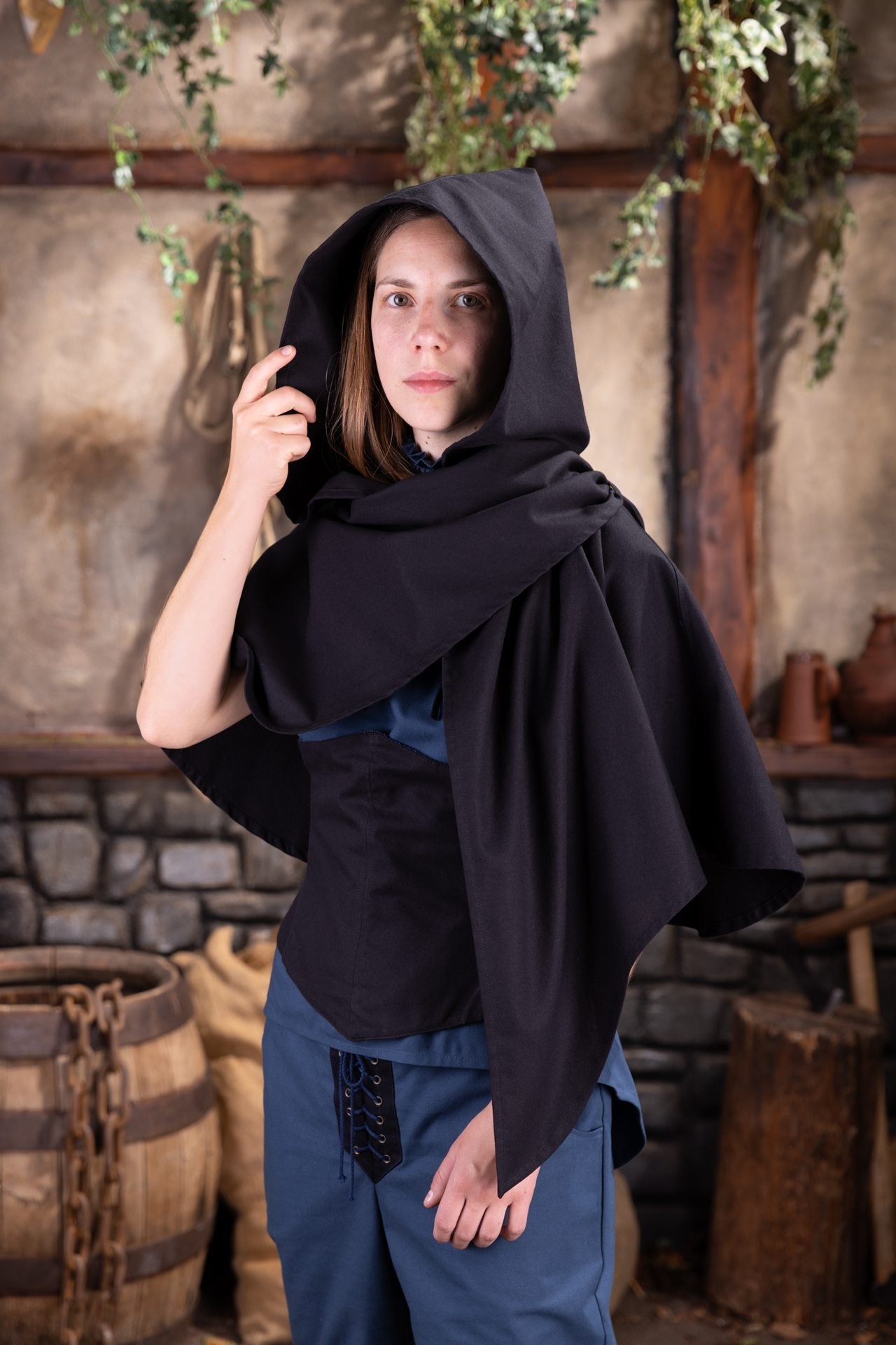 Dungeons & Dragons Female Rogue Hooded Cape Black