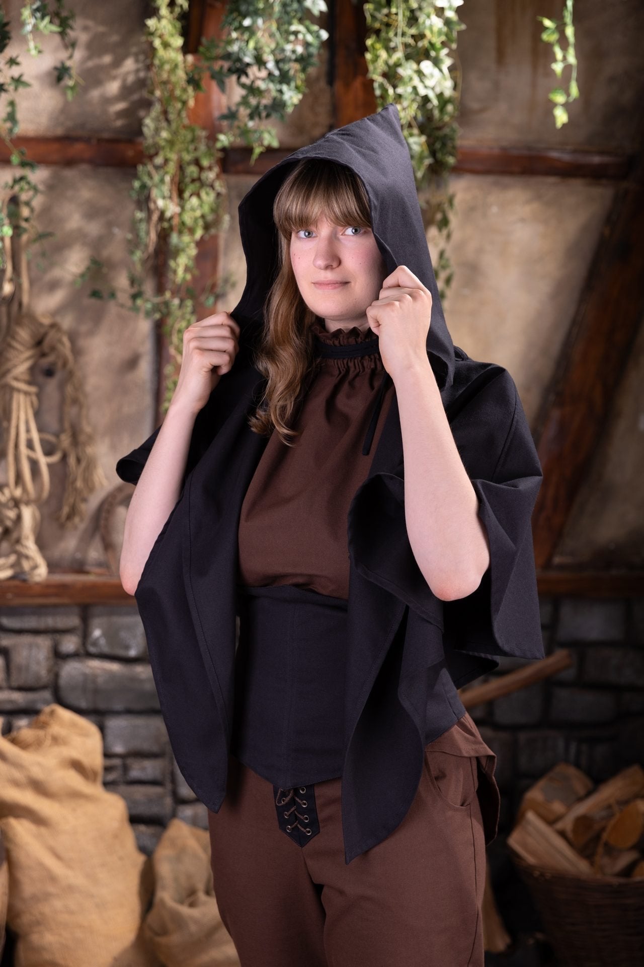 Dungeons & Dragons Female Rogue Hooded Cape Black