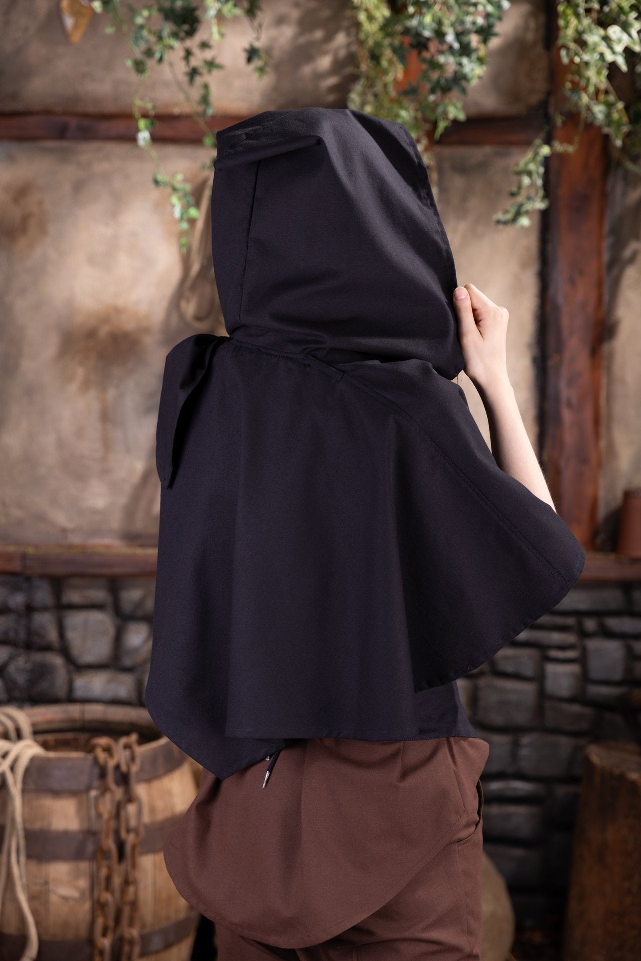 Dungeons & Dragons Female Rogue Hooded Cape Black