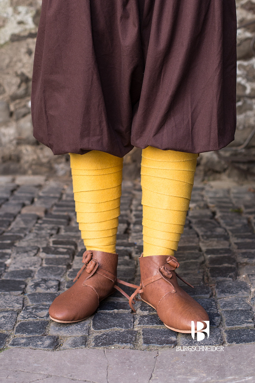 Adventurer's Guide to Medieval Leg Wraps 