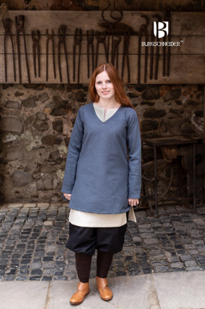 Clothing for medieval heroines
