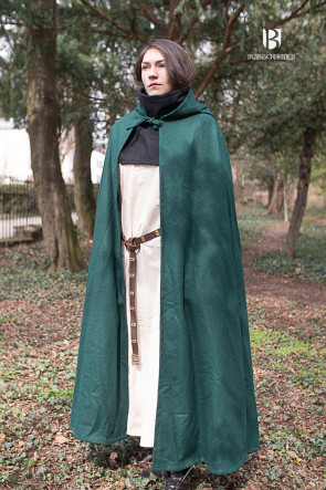 Woman who is wearing the hooded cloak hibernus in green. It nearly touches the ground, as it is very long.
